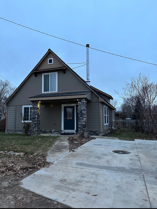 property at 424 Walnut Ave