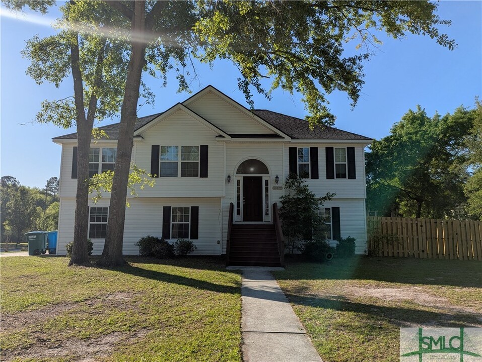 301 Aspen Dr in Rincon, GA - Foto de edificio