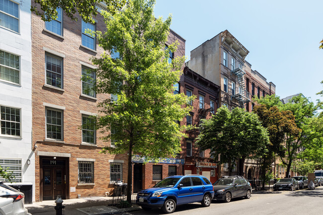 193 E 7th St in New York, NY - Foto de edificio - Building Photo