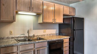 Cypress Square in Lafayette, IN - Building Photo