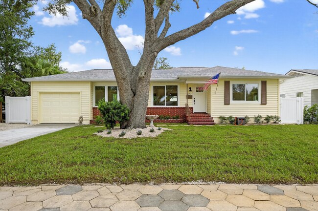 4751 Burlington Ave N in St. Petersburg, FL - Building Photo - Building Photo