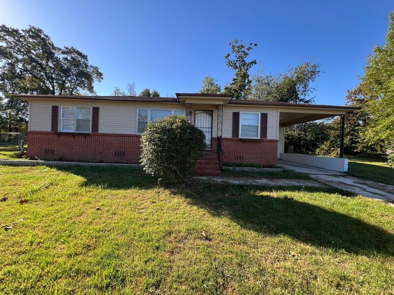 807 27th Ave NE in Center Point, AL - Building Photo