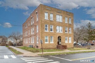 152 Oak St in New Britain, CT - Building Photo