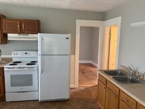 5 Columbus Ave in Greenfield, MA - Building Photo - Building Photo