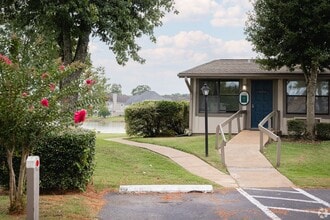 Lakeshore Apartments in Fort Oglethorpe, GA - Foto de edificio - Building Photo