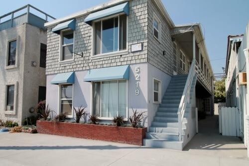 5219 E Ocean Blvd in Long Beach, CA - Building Photo