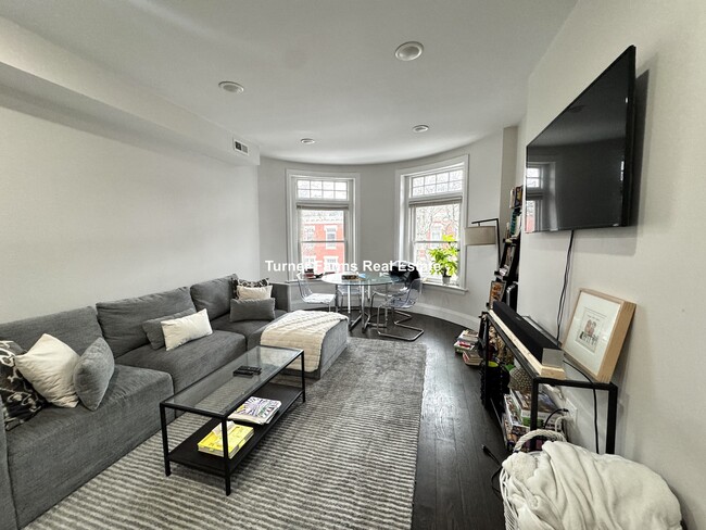 7 Strathmore Rd, Unit 3