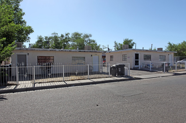 208-212 Espanola St NE in Albuquerque, NM - Building Photo - Building Photo