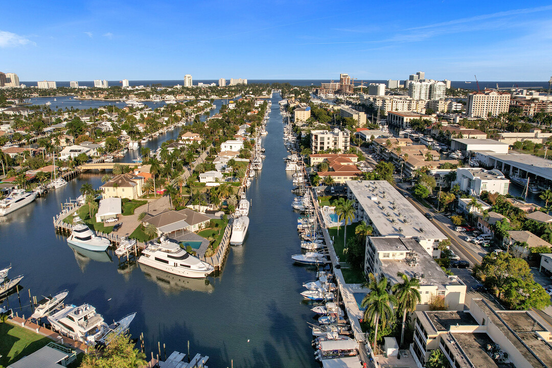 1475 SE 15th St, Unit 111 in Fort Lauderdale, FL - Foto de edificio