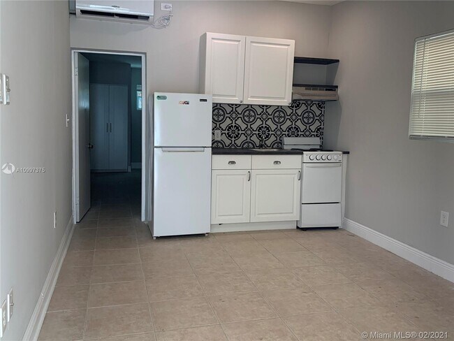 852 SW 13th Ave-Unit -9 in Miami, FL - Building Photo - Building Photo