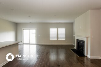 4015 Honey Locust Dr in Charlotte, NC - Foto de edificio - Building Photo