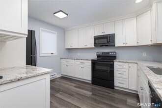 41 Mallard Cove Rd in East Hampton, CT - Building Photo - Building Photo