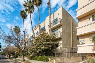 11949 Goshen Ave in Los Angeles, CA - Building Photo