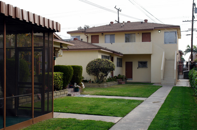 612 S Flower St in Inglewood, CA - Building Photo - Building Photo