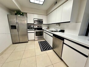 3600 Mystic Pointe Dr, Unit 1510 in Aventura, FL - Building Photo - Building Photo