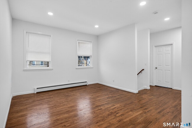 144 Cottage St in Bridgeport, CT - Building Photo - Building Photo