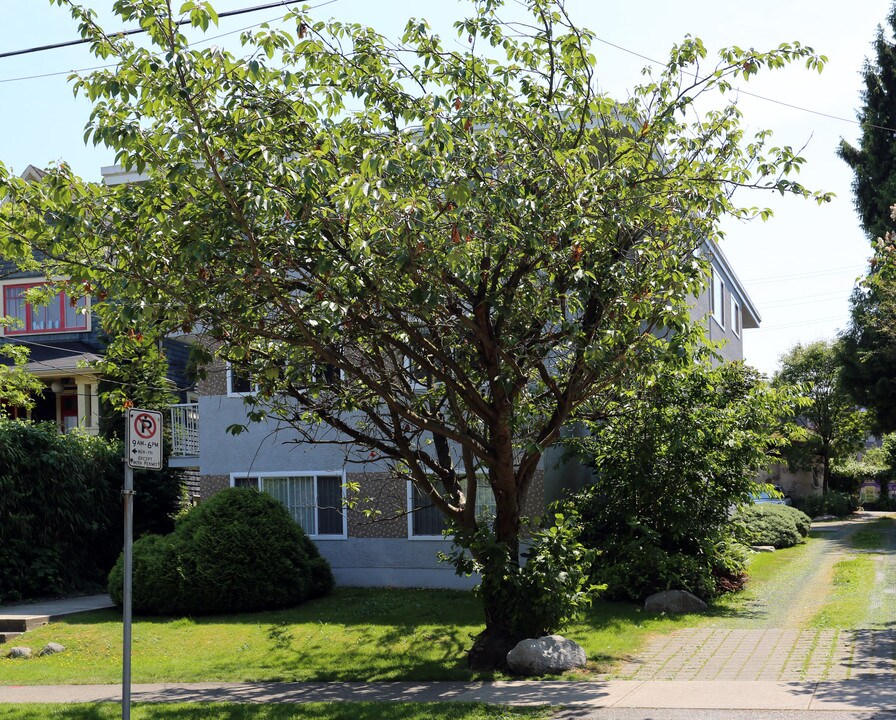 1974 W 5th Ave in Vancouver, BC - Building Photo