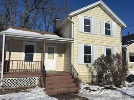 1318 Benton St in Rockford, IL - Building Photo