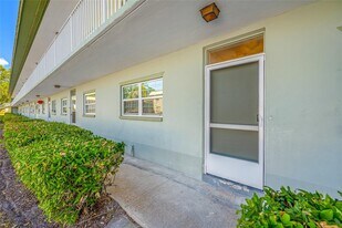 1433 S Belcher Rd in Clearwater, FL - Building Photo