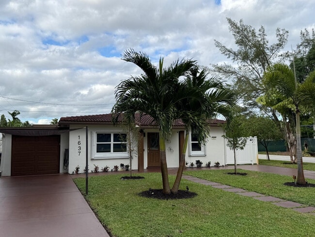 1637 SE 1st St in Pompano Beach, FL - Building Photo - Building Photo