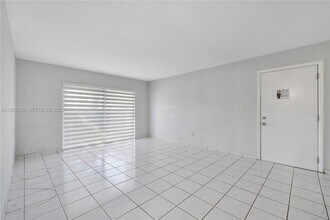 7205 Miami Lakes Dr in Miami Lakes, FL - Building Photo - Building Photo