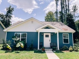 33 Kickapoo St in Crawfordville, FL - Building Photo