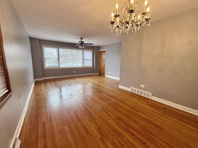 2929 N Kolmar Ave, Unit 1 in Chicago, IL - Foto de edificio - Building Photo