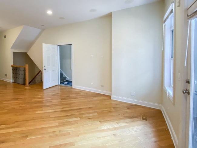 3247 N Seminary Ave, Unit 1 in Chicago, IL - Building Photo - Building Photo