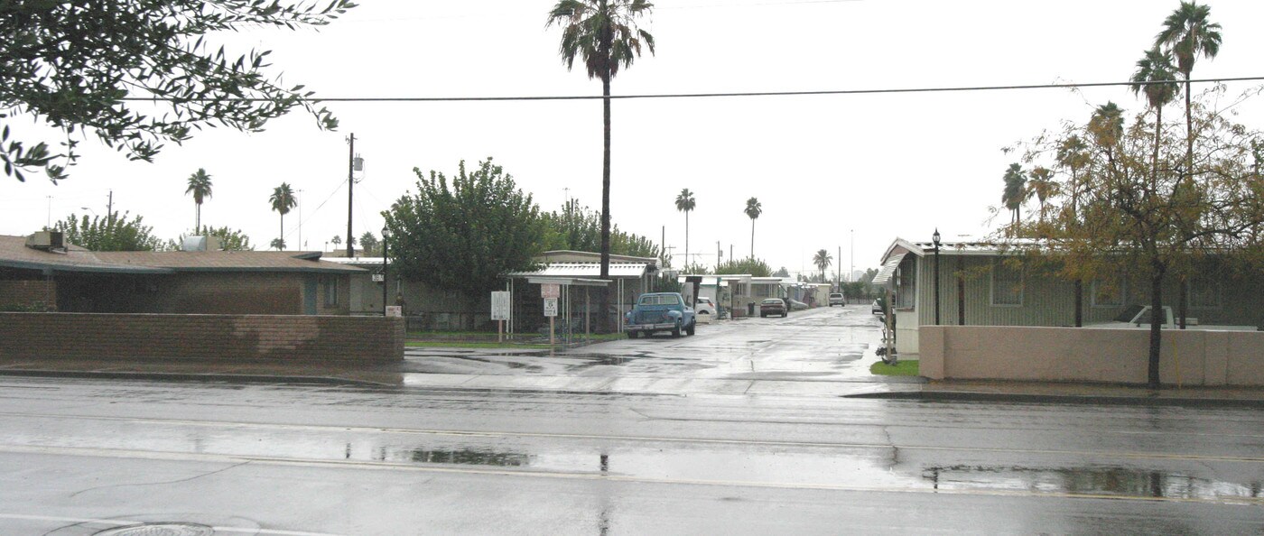 Townhouse Community in Phoenix, AZ - Building Photo