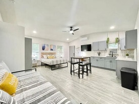 1221 Corbett Ln in Orlando, FL - Building Photo