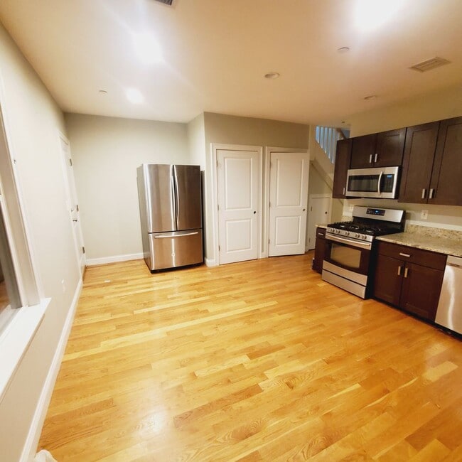 355 Adams St in Boston, MA - Building Photo - Building Photo