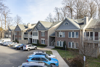 Oxford House Condo in Fairfax, VA - Building Photo - Building Photo