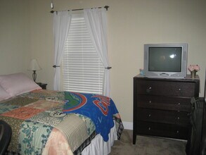 2934 SW 35th Pl, Unit 21 in Gainesville, FL - Foto de edificio - Building Photo