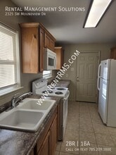 2325 SW Moundview Dr in Topeka, KS - Building Photo - Building Photo