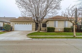 524 Mallard Ave in Lemoore, CA - Building Photo - Building Photo