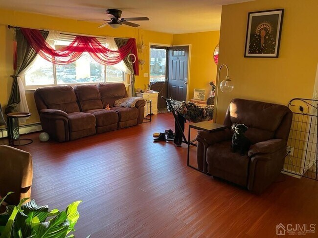 730 Cricket Ln in Woodbridge, NJ - Building Photo - Building Photo