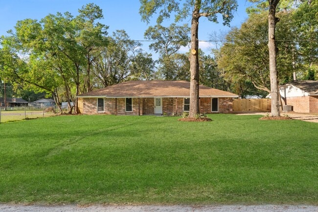 18049 Martin Dr in Conroe, TX - Building Photo - Building Photo