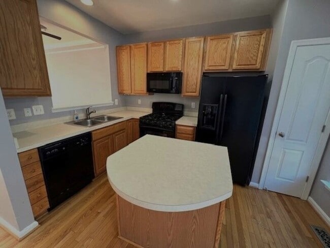 10312 Nareen St in Upper Marlboro, MD - Foto de edificio - Building Photo