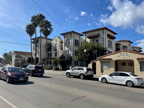 Neptune Apartments in Santa Cruz, CA - Building Photo - Building Photo