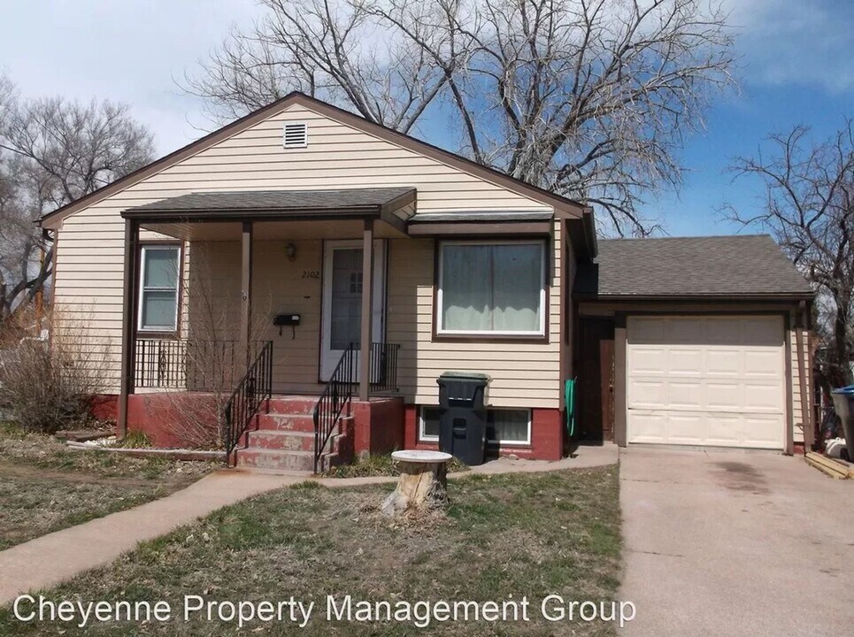 2102 E 17th St in Cheyenne, WY - Building Photo