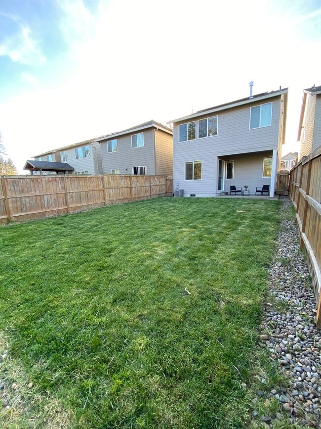 10030 NW Bartlett Loop in North Plains, OR - Building Photo - Building Photo