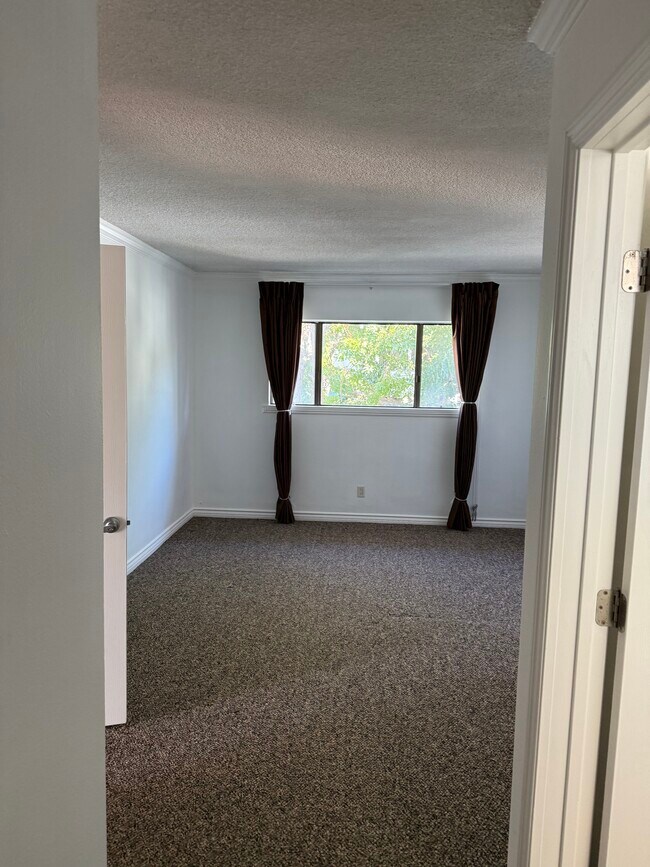 5000 S Centinela Ave, Unit 304 in Los Angeles, CA - Building Photo - Building Photo