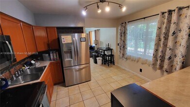 124 NW 6th Ave in Hallandale Beach, FL - Building Photo - Building Photo