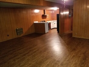 809 W 4th St, Unit C in Taylor, TX - Foto de edificio - Building Photo