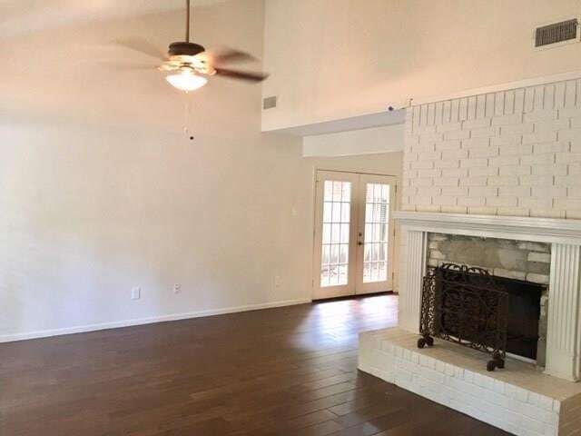 2 Yewleaf Rd in Spring, TX - Foto de edificio - Building Photo