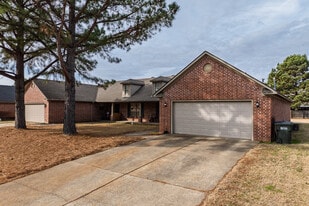 Windsor Park in Conway, AR - Building Photo