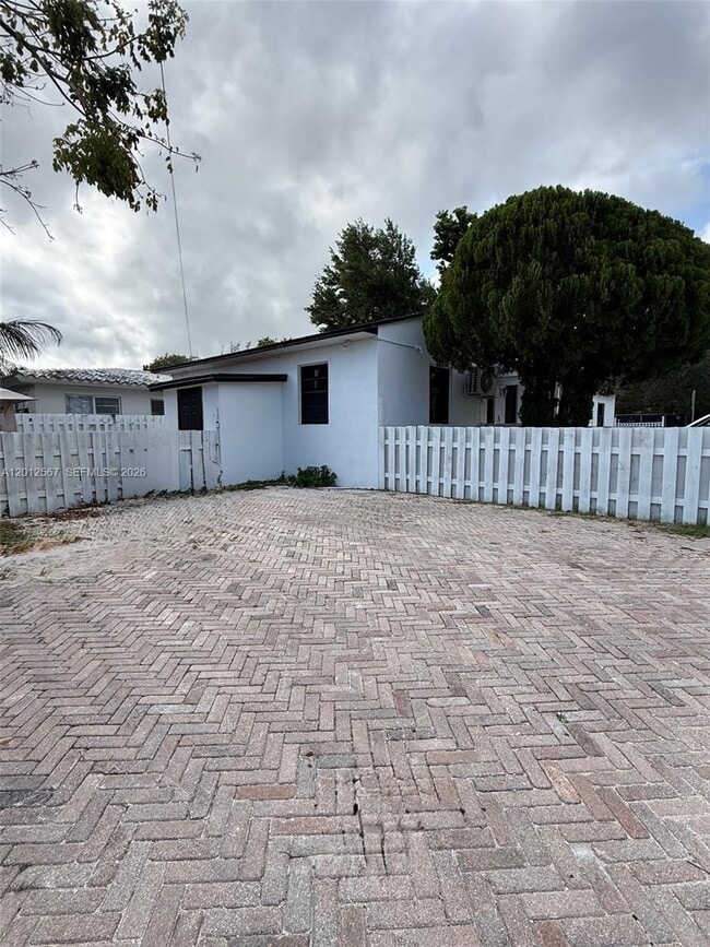7724 NE 1st Ave in Miami, FL - Building Photo - Building Photo