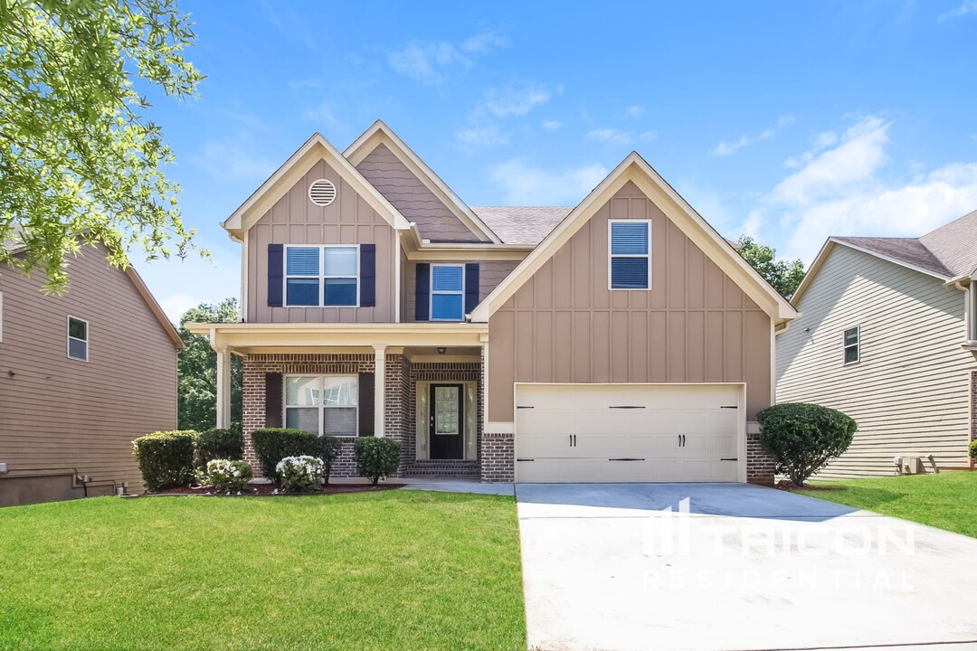413 Strawberry Walk in Loganville, GA - Building Photo