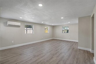 5210 S 84th St in Tampa, FL - Building Photo - Building Photo