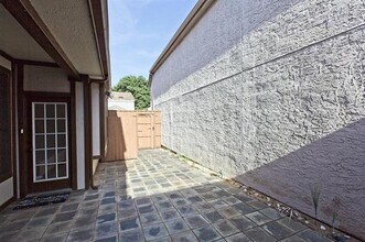 17007 Vinland Dr in Addison, TX - Building Photo - Building Photo
